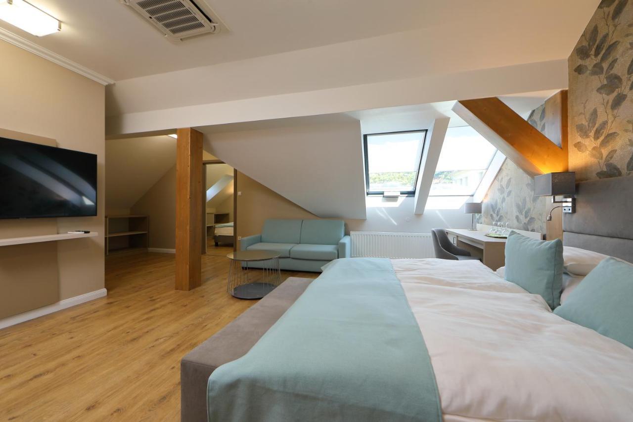 באלאטונפורד Hotel Blaha Lujza מראה חיצוני תמונה