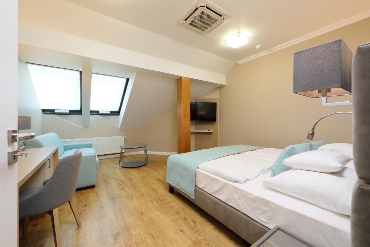 באלאטונפורד Hotel Blaha Lujza מראה חיצוני תמונה