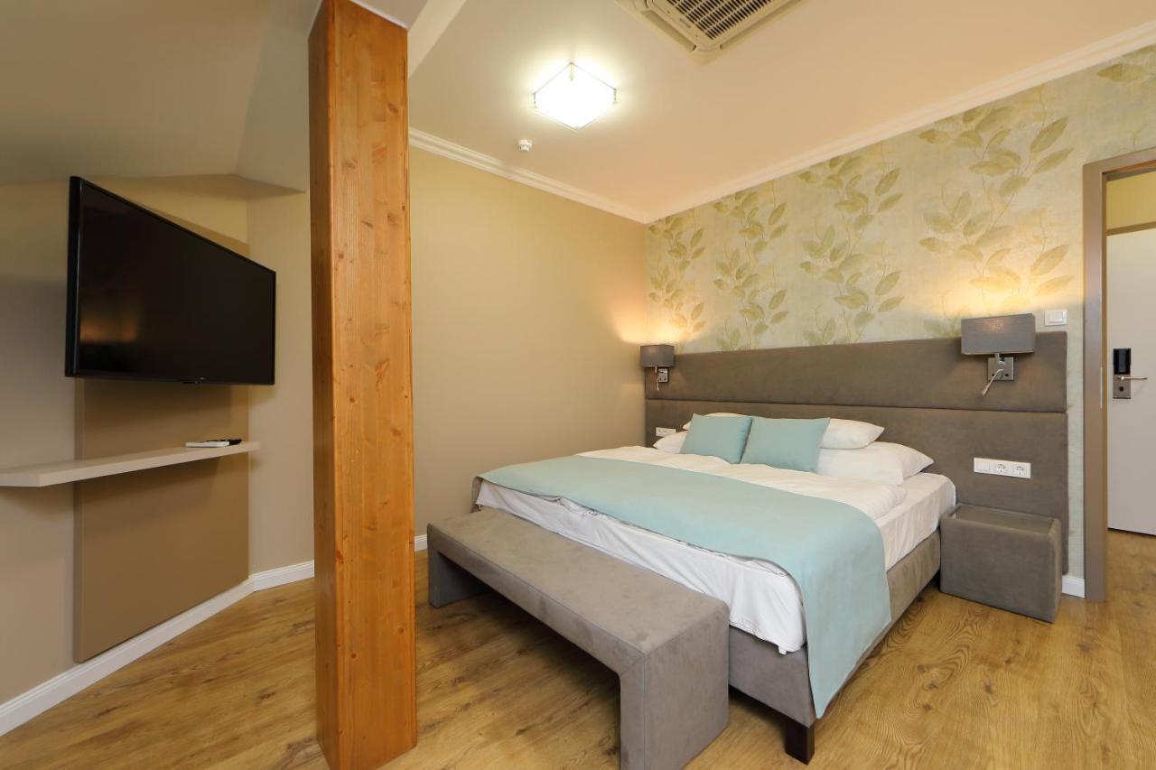 באלאטונפורד Hotel Blaha Lujza מראה חיצוני תמונה