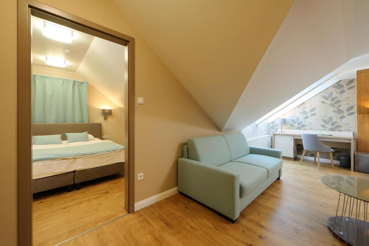 באלאטונפורד Hotel Blaha Lujza מראה חיצוני תמונה