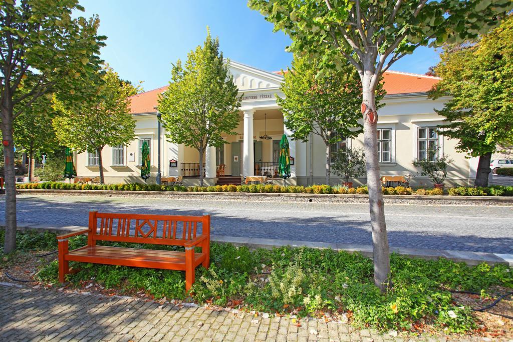 באלאטונפורד Hotel Blaha Lujza מראה חיצוני תמונה