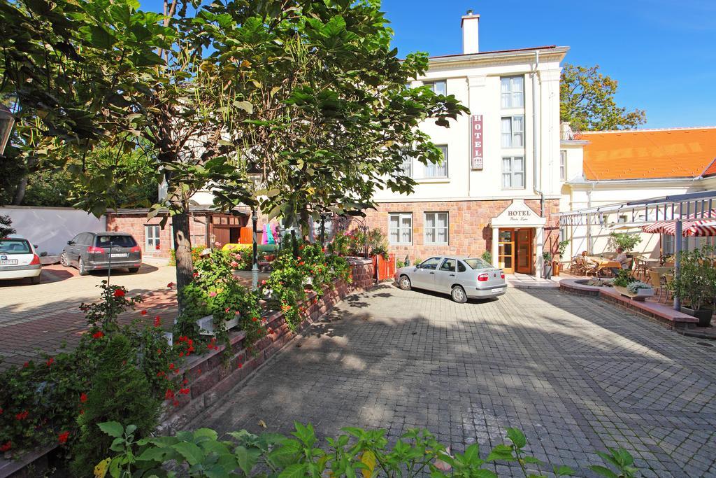 באלאטונפורד Hotel Blaha Lujza מראה חיצוני תמונה