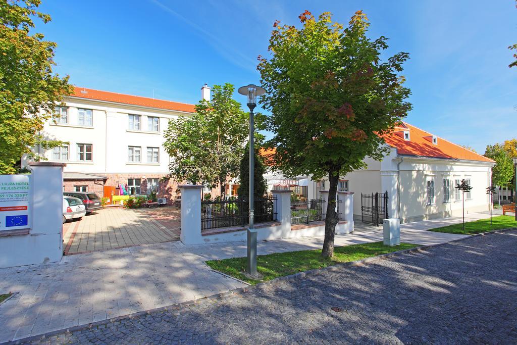 באלאטונפורד Hotel Blaha Lujza מראה חיצוני תמונה