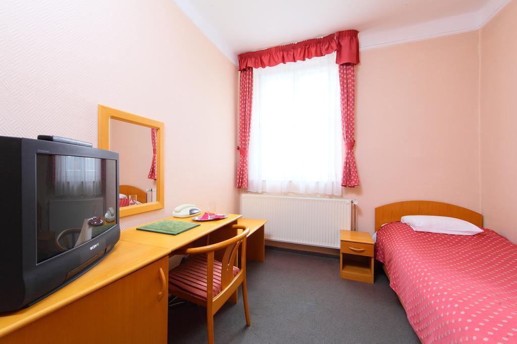 באלאטונפורד Hotel Blaha Lujza חדר תמונה