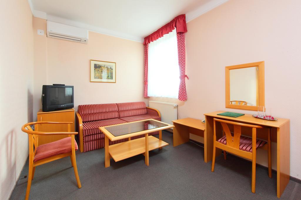 באלאטונפורד Hotel Blaha Lujza חדר תמונה