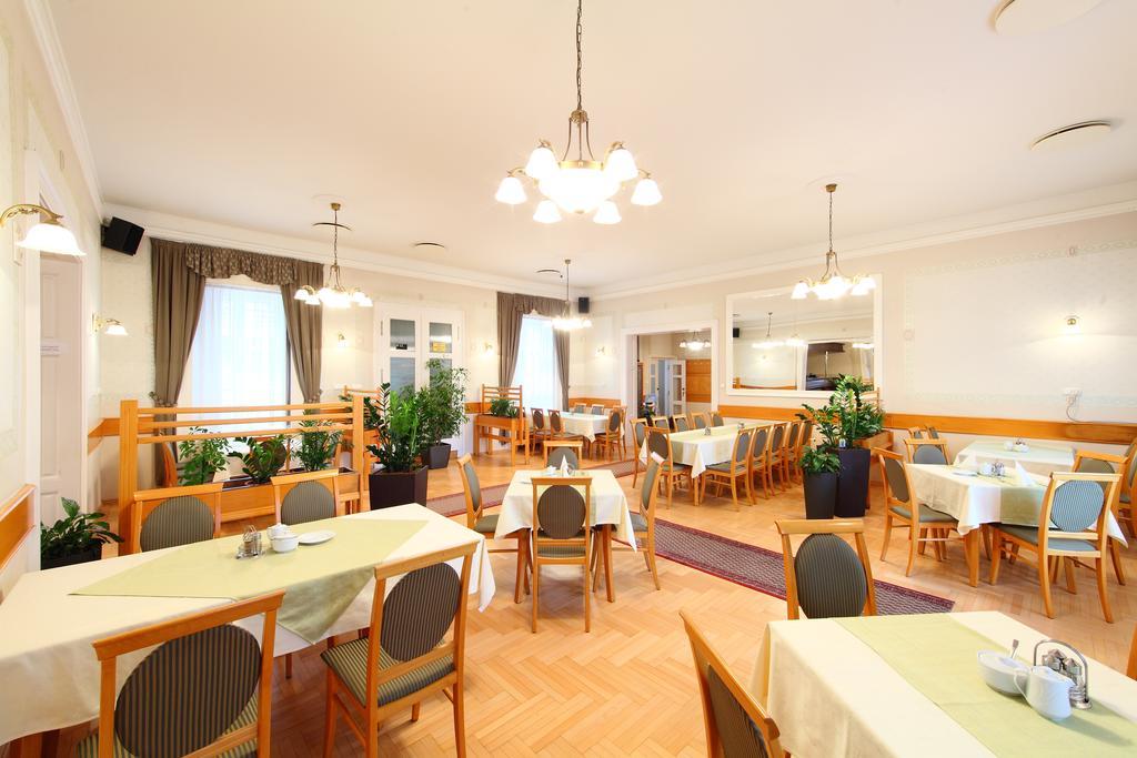 באלאטונפורד Hotel Blaha Lujza מראה חיצוני תמונה