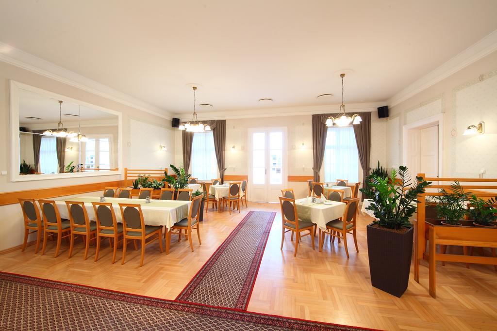 באלאטונפורד Hotel Blaha Lujza מראה חיצוני תמונה
