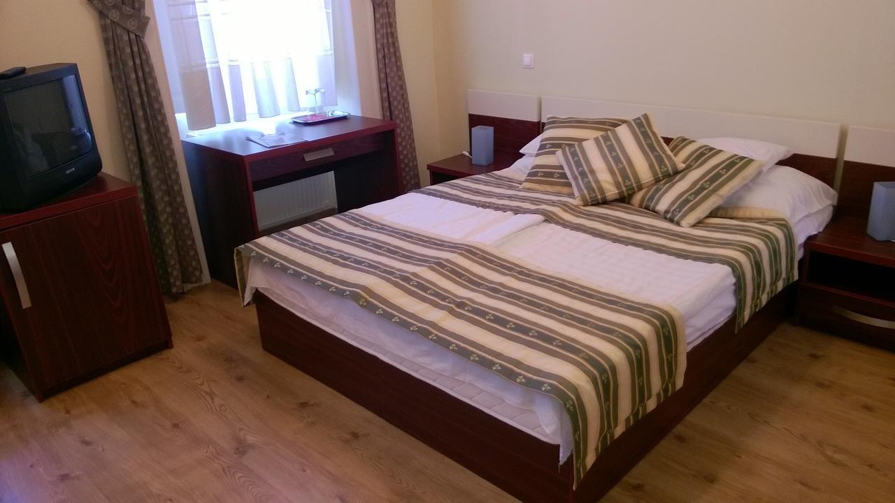 באלאטונפורד Hotel Blaha Lujza מראה חיצוני תמונה