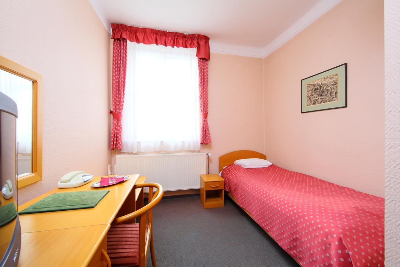 באלאטונפורד Hotel Blaha Lujza מראה חיצוני תמונה