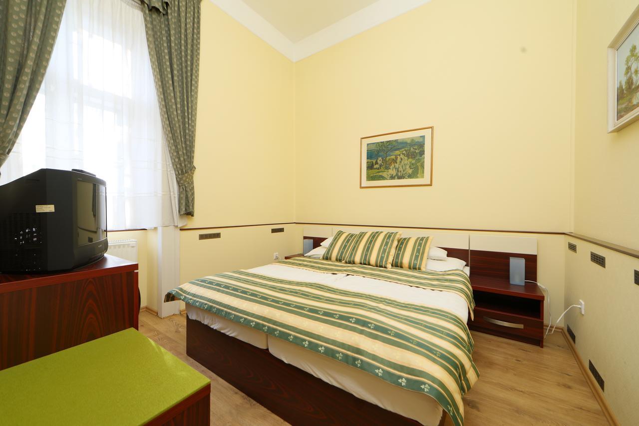 באלאטונפורד Hotel Blaha Lujza מראה חיצוני תמונה