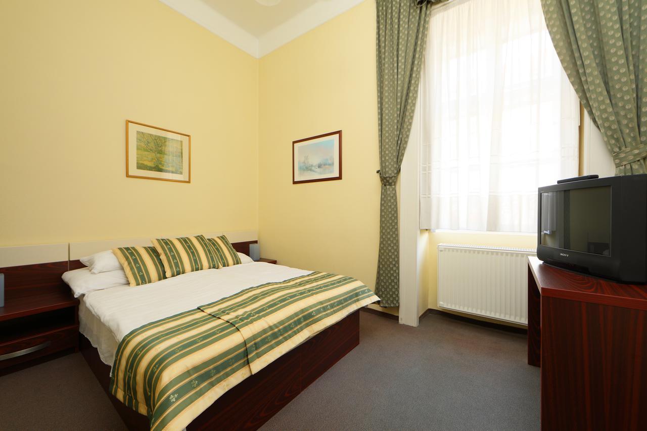 באלאטונפורד Hotel Blaha Lujza מראה חיצוני תמונה