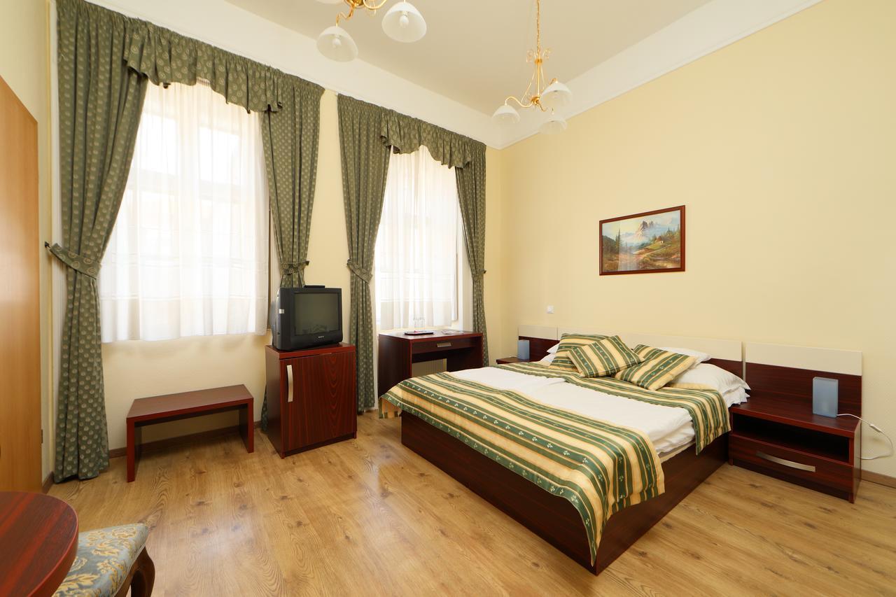 באלאטונפורד Hotel Blaha Lujza מראה חיצוני תמונה