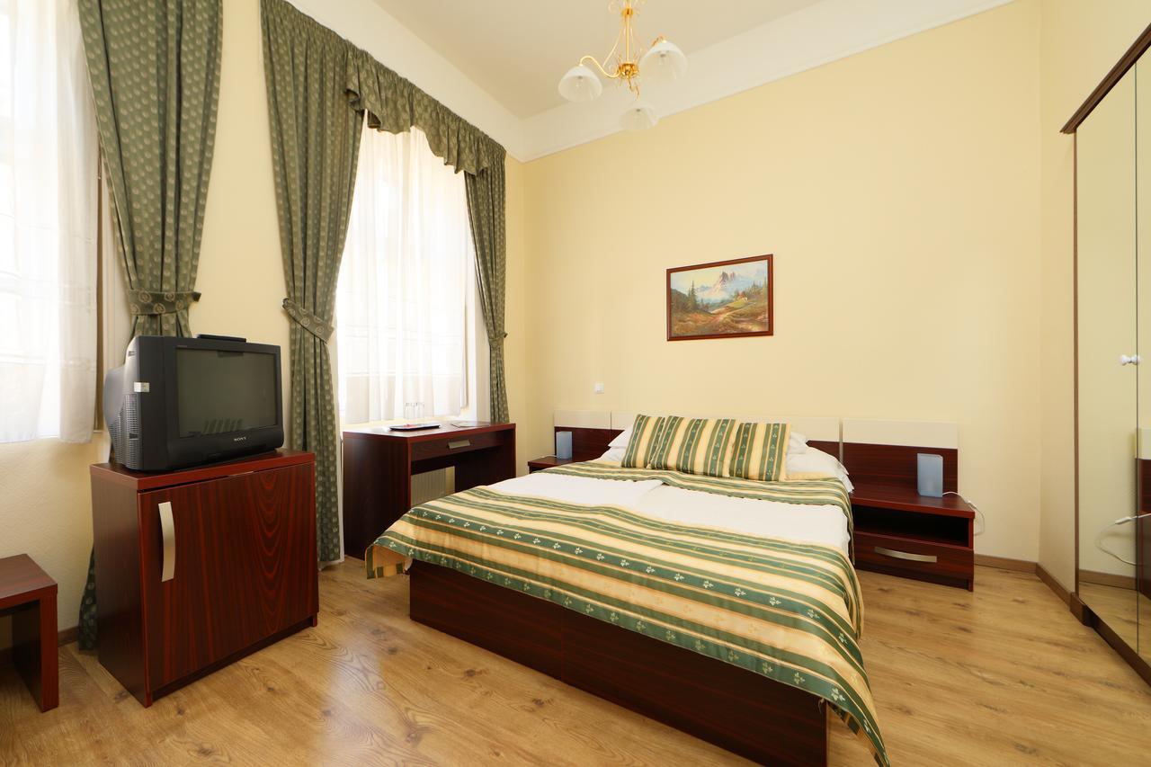 באלאטונפורד Hotel Blaha Lujza מראה חיצוני תמונה